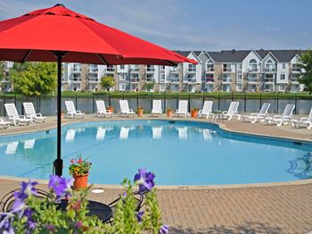 Seasonal swimming pool